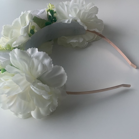 Flower tiara with metal ring - Picture 5 of 7